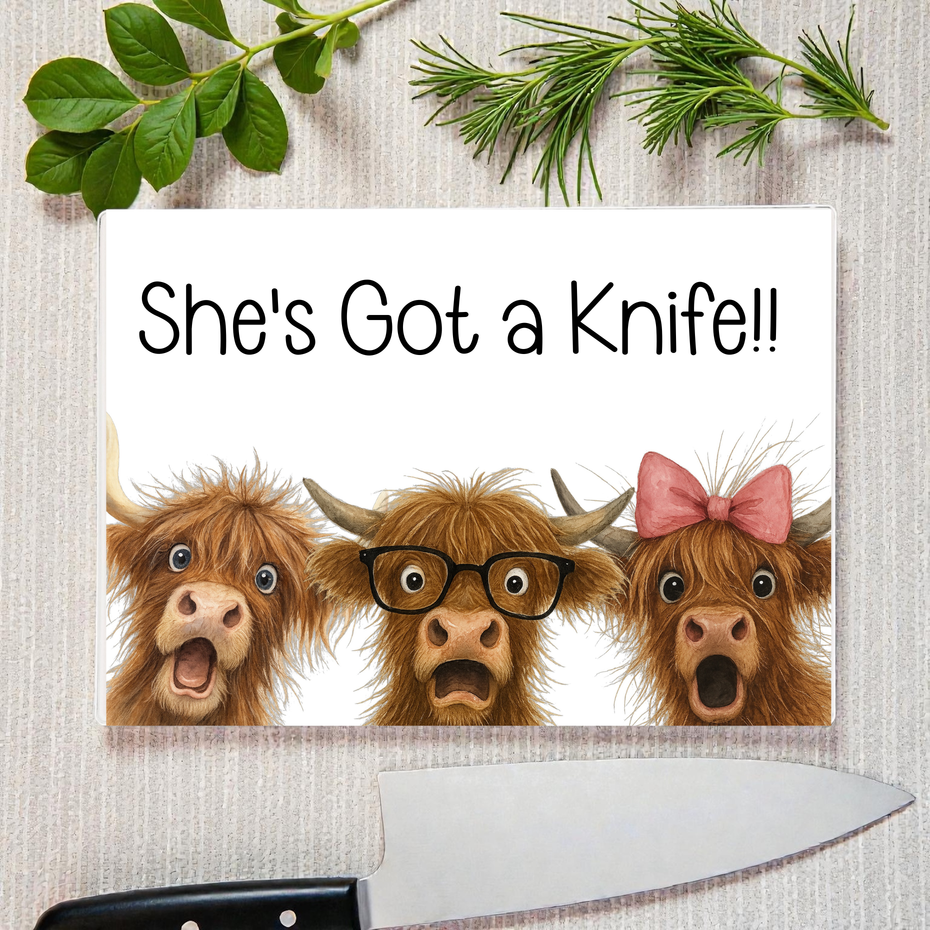 Funny Glass Chopping Board / Worktop Saver – “She’s Got a Knife!!” Highland Cow Design – 20cm x 28cm