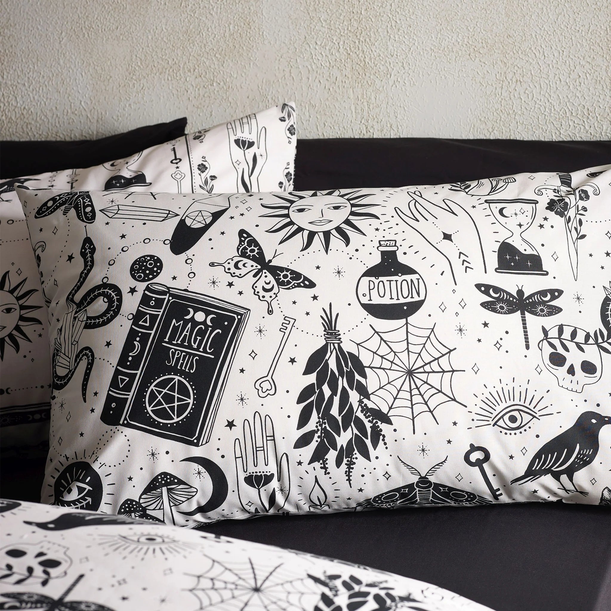 Enchanted Witchcraft Reversible Duvet Cover Set in Black / Natural