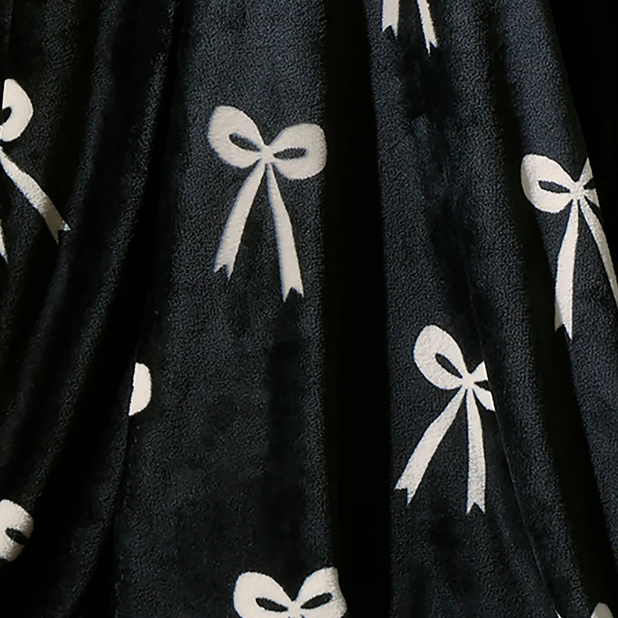 Bows Throw in Monochrome 120 x 150cm