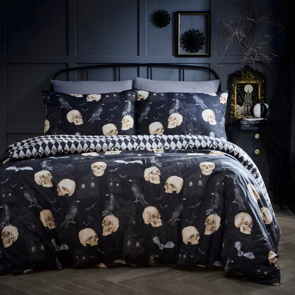 Gothic Skulls Halloween Duvet Cover Set in Black