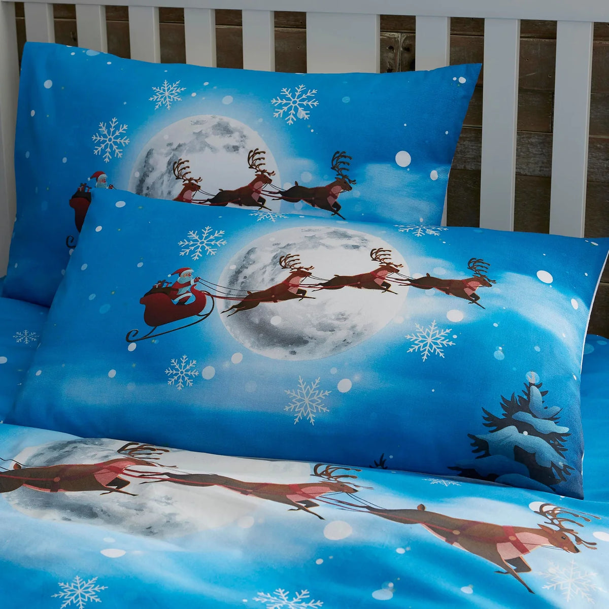 Santa Glow In The Dark Christmas Duvet Cover Set in Multicolour